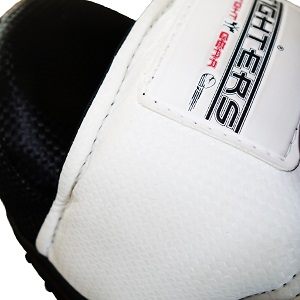 FIGHTERS - Focus Mitts / Striker / Carbon / Black-White / Pair